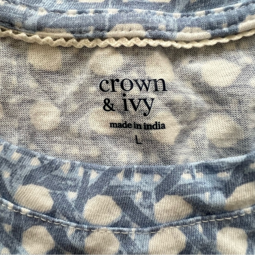 ❤️3/$15 Crown & Ivy Light Blue Short Sleeve Patterned Tee- Size L - Picture 6 of 7